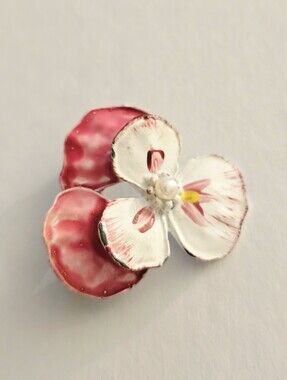 Vintage Victorian Revival Pansy 70s enamel Pink pin pearl center signed Gerrys